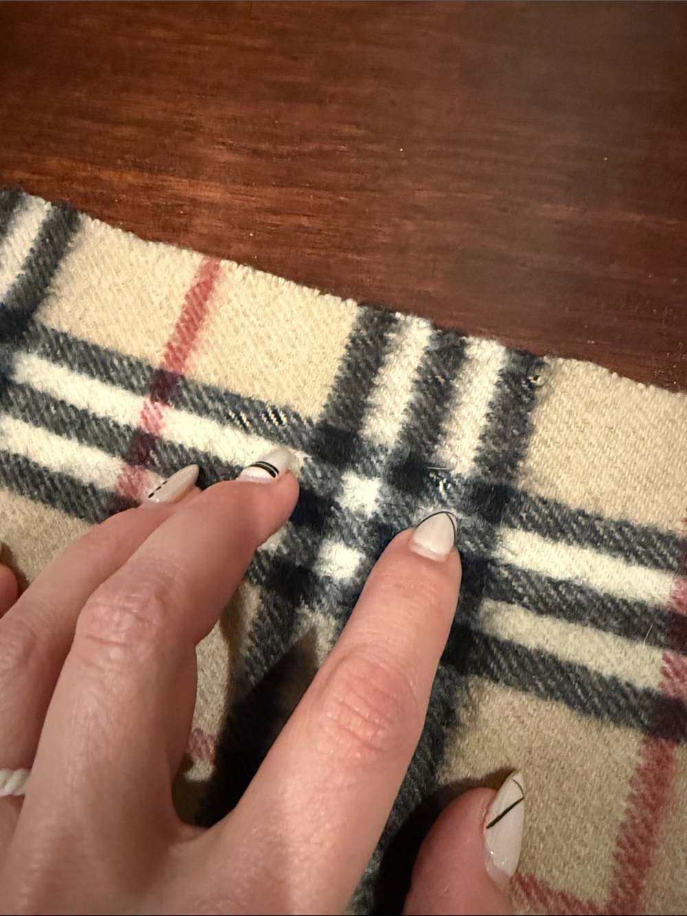 Burberry Beige Black and Red Signature Check cashmere scarf - Picture 3 of 6